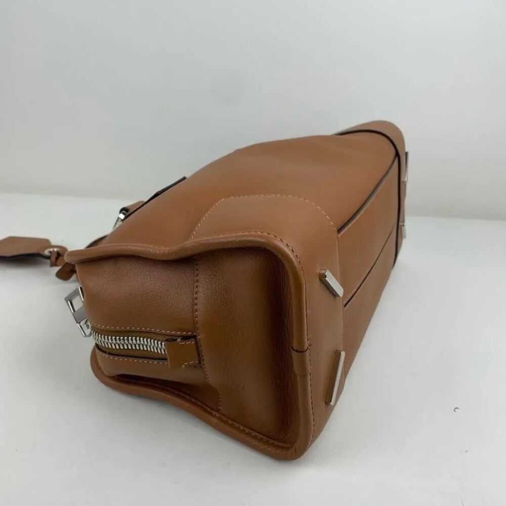 Loewe Women Pre-Loved Bag Very Good Condition - Picture 8 of 9